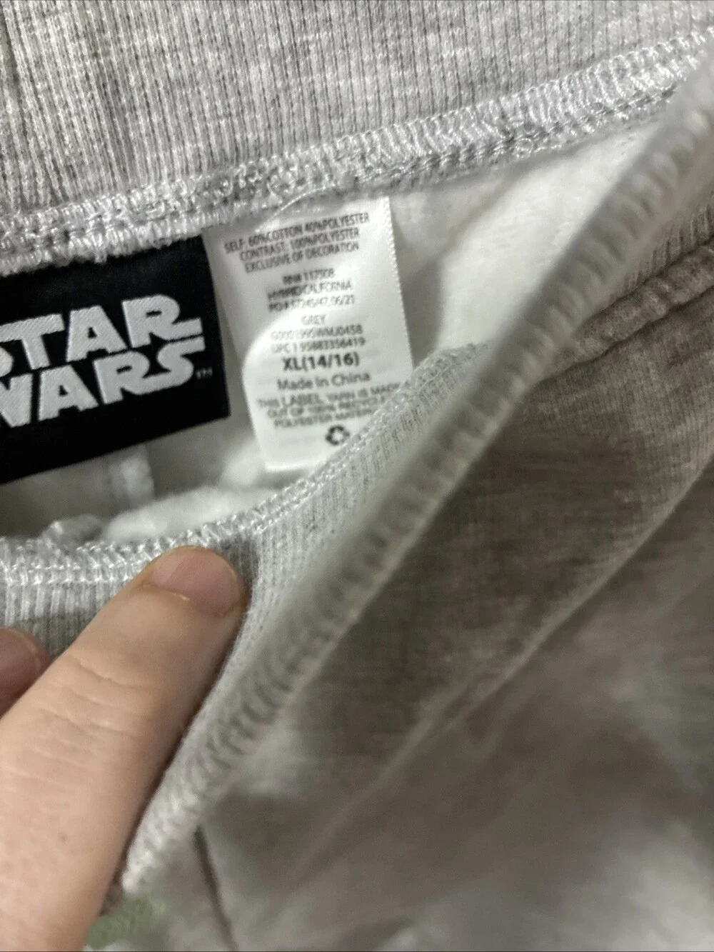 New Without Tags Big Kids girls Star Wars Gray And Green Fuzzy Sweatpants 14 16